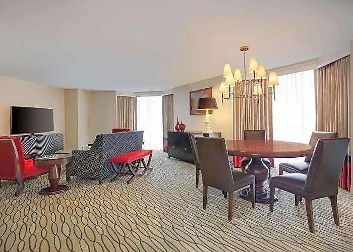 Hilton Chicago O'hare Hotel 4*