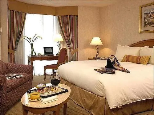 Hilton Chicago O'hare Hotel 4*